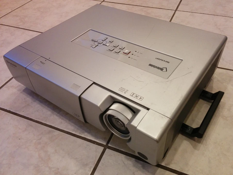 SHARP PG-D4010X DLP PORTABLE PROJECTOR, 4200 LUMENS, CLEAN IMAGE, ONLY 402 OG HR - Image 2 of 4