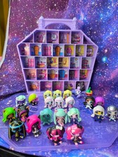 MATTEL MONSTER HIGH MINIS COLLECTOR CASE AND 23 MINI FIGURES