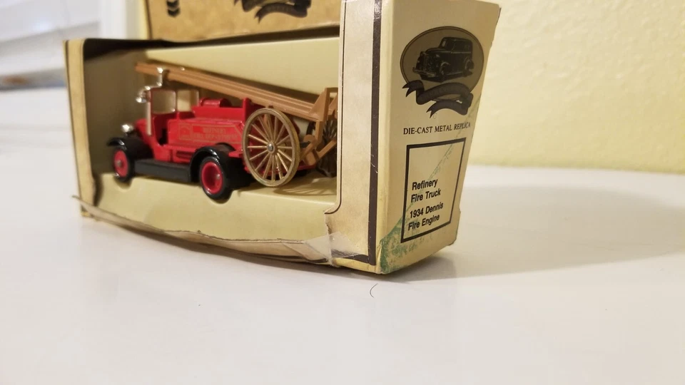 1934 Dennis Fire Engine London Die Cast Metal Model - Lledo Days Gone 12004 - Image 3 of 4