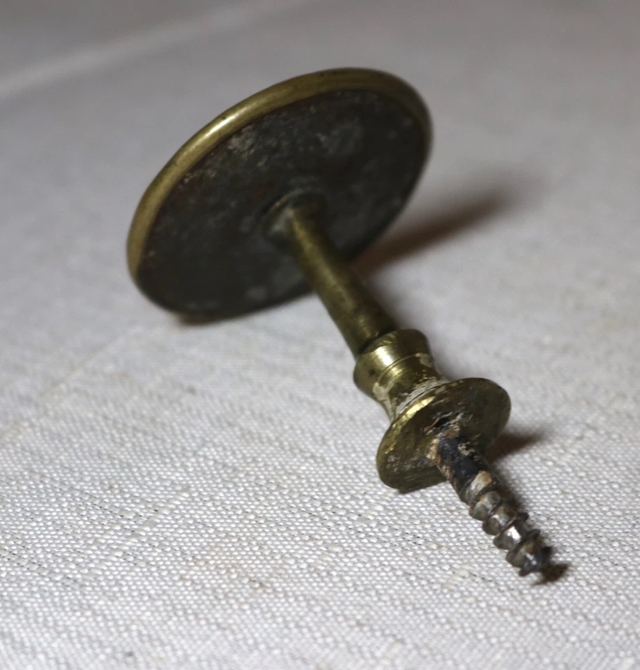 Barra de amarre cortina latón dorado porcelana pintada inglesa antigua del siglo XVIII. Foto 3 de 4