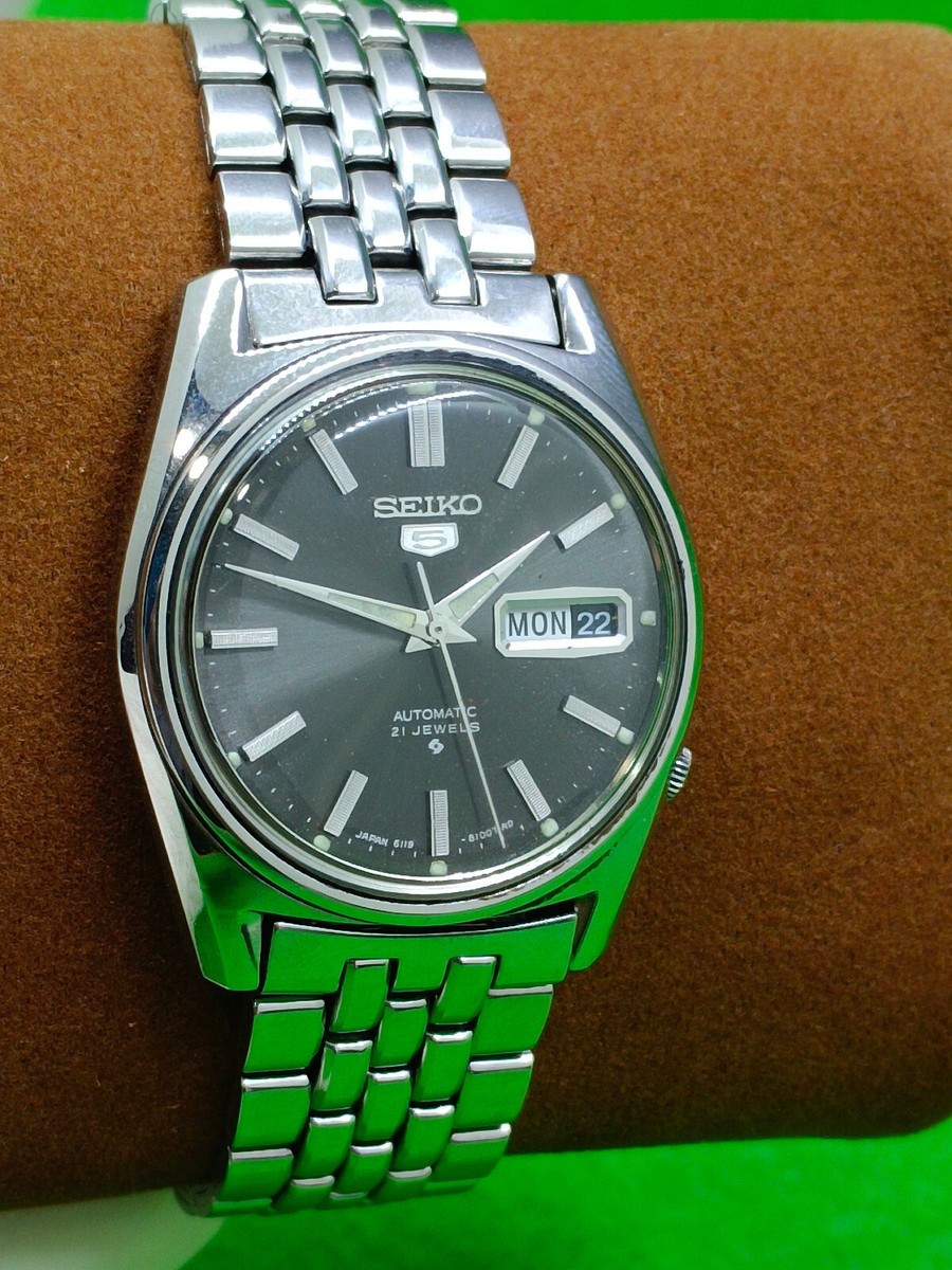 vintage SEIKO 5 watch Automatic Japan Day / Date Indicator