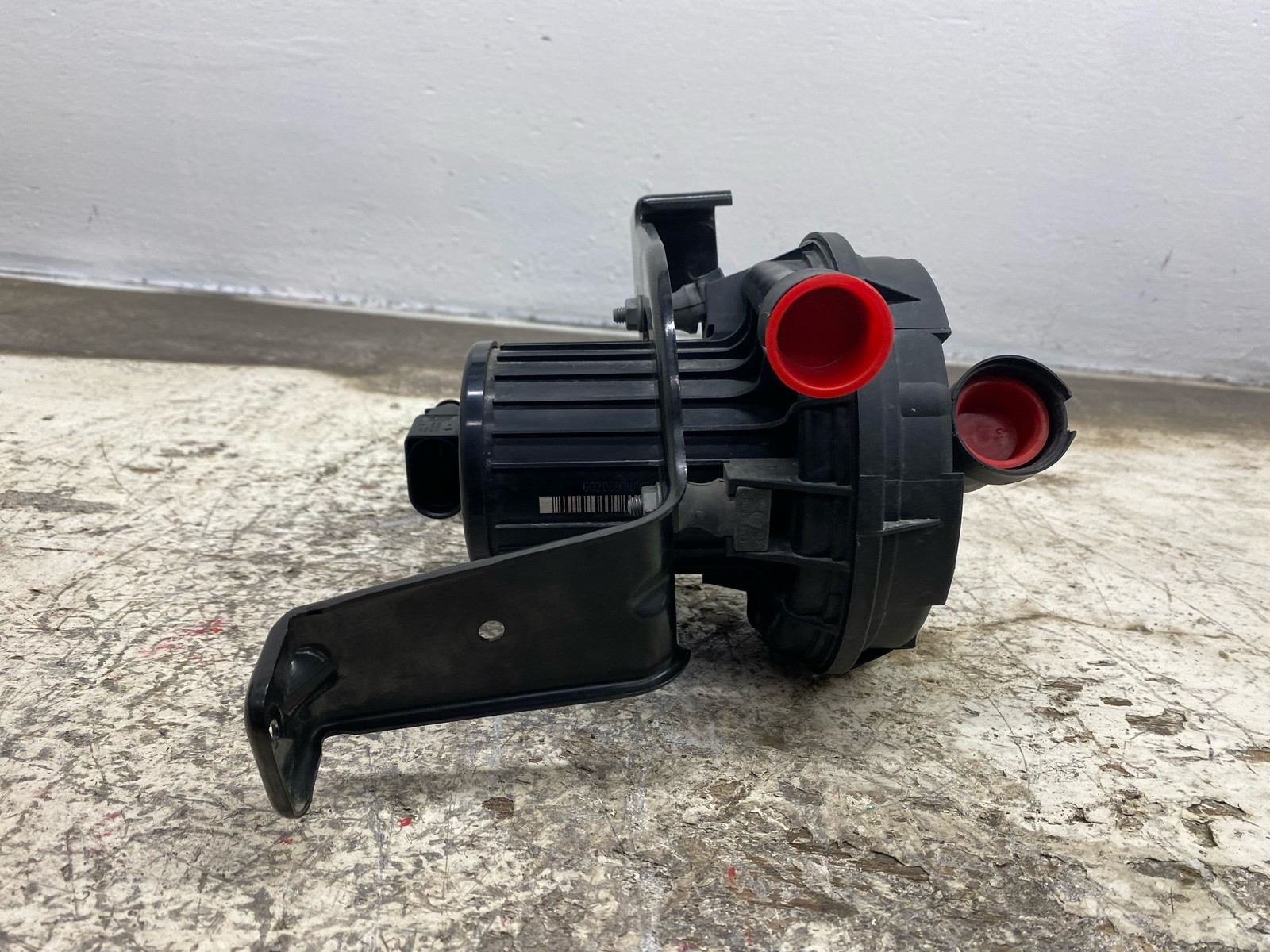 2010-2020 BENTLEY MULSANNE OEM FRONT LEFT SECONDARY INJECTION PUMP W/ BRACKET
