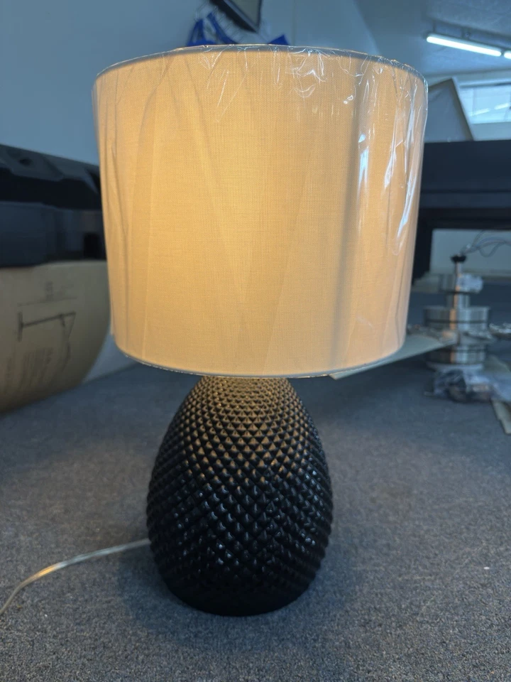 Lámpara de mesa Allen + Roth Foto 3 de 4