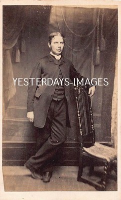 Dapper Man Chair Studio Victorian Carte de Visite Cdv Photograph (259)
