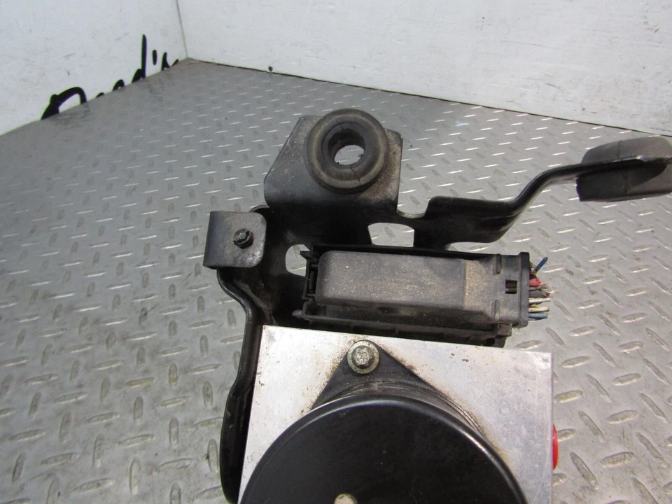 Módulo de control de bomba ABS Buick Lacrosse 2013-2016 OEM 22971448 Foto 4 de 4