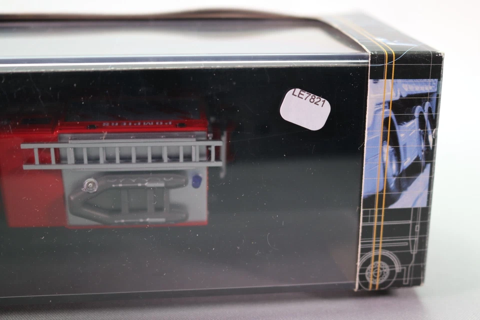 LE7821 CARARAMA HONGWELL 188 1/87 Camion Mercedes Benz Actros Fire Truck rouge - Photo 3/3