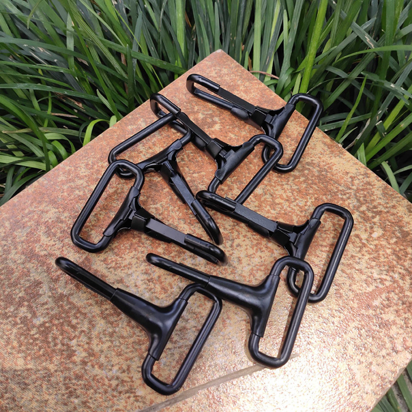 WW2 US SNAP HOOKS BACKPACK/STARP ADJUSTABLE IRON REPLICA 2 PIECES