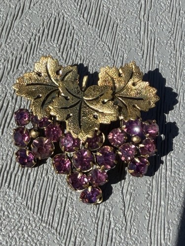 VTG CZECH Glass Grapes Brooch, Rhinestones Gold Tone