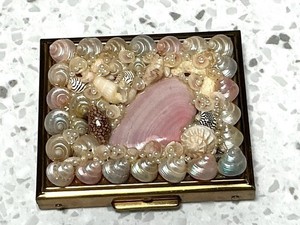 Vintage Seashell Decorated Powder Compact, 1970s
