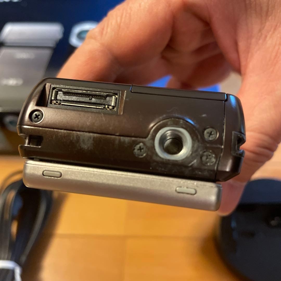 Sony Handycam HDR-TG1 Digital HD Video Camera with 8GB Memory