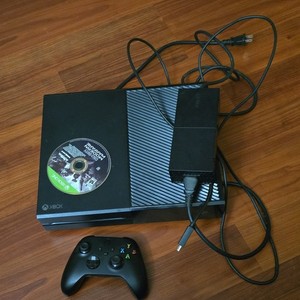 Microsoft Xbox One Console bundle w/ Controller & Call of Duty: Modern Warfare