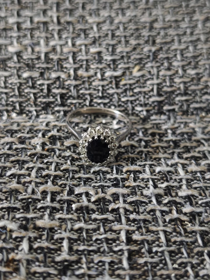 Goldring mit 2,56 Karat gesamt ca 0,6 briliant +2 Karat Saphir mit Zertifikat