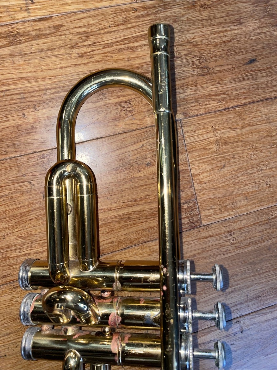 Holton Trumpet Collegiate T-602 w/Case and Mouthpiece Serial