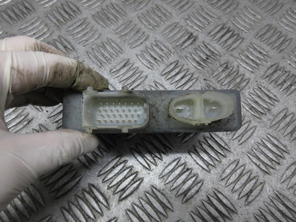 2015 AUDI A6 ULTRA S-LINE C7 2.0TDI AUTO MK4 4DRS ADBLUE CONTROL UNIT REF10639 - Image 3 of 4