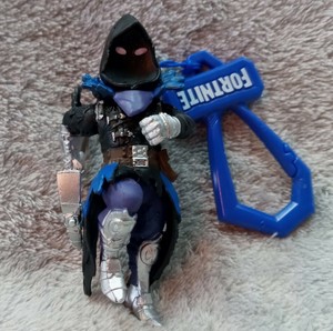 raven fortnite backpack