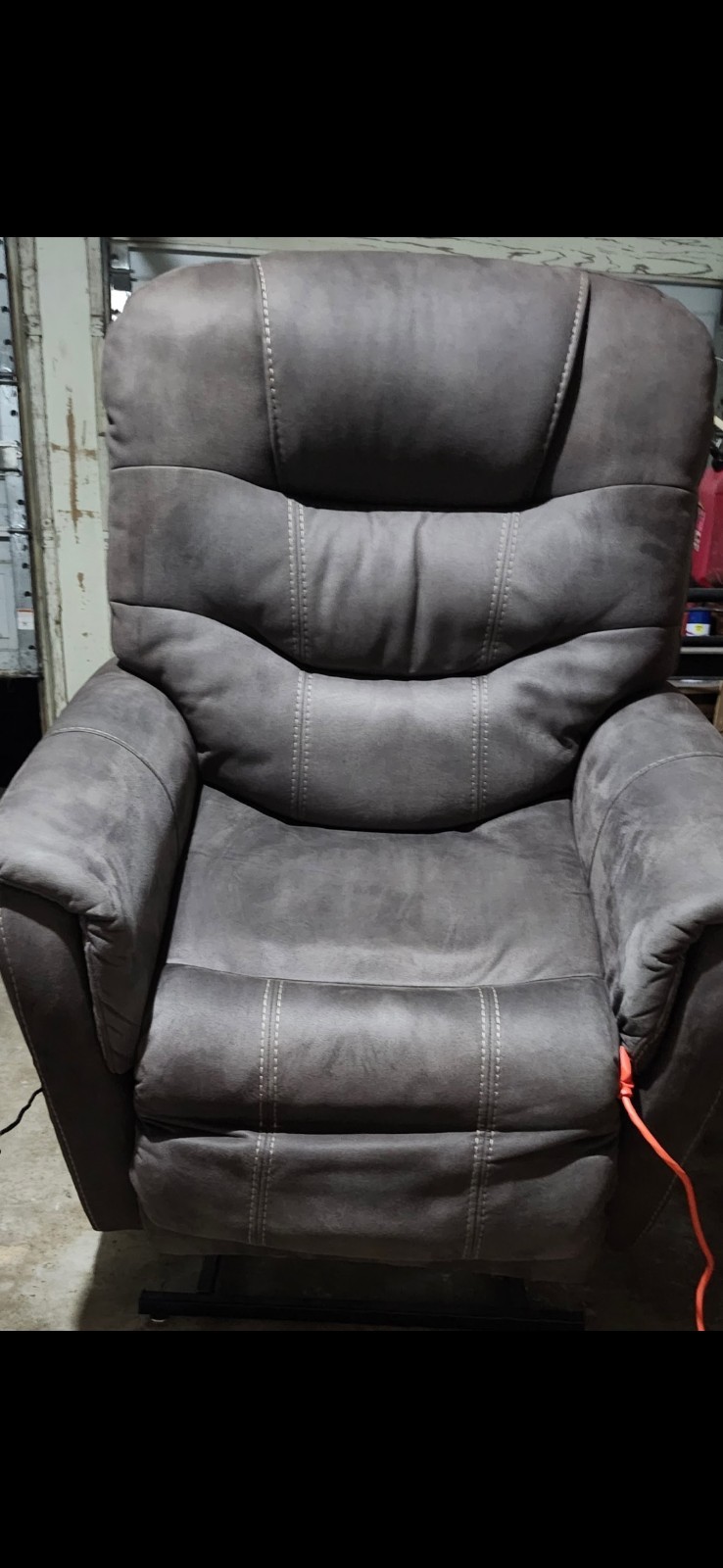 Ashley Furniture Power Lift Recliner Ballister/Snowfield (Model 216041)