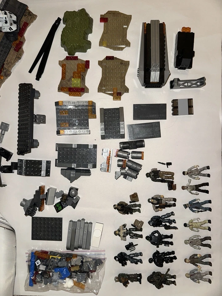 Lote Mixto Call Of Duty Mega Bloks Conjuntos Zombis Minifiguras Armas Vehículos Foto 2 de 4