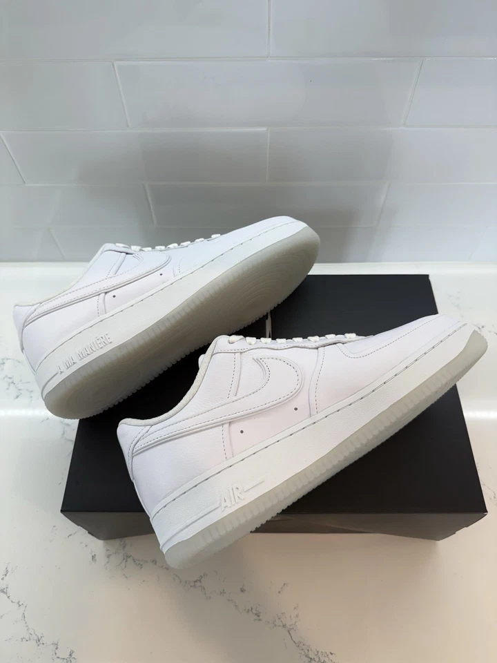 Mujer’s 12W Nike A Ma Maniére x Air Force 1 Bajo Triple Blanco Hombre’s 10.5M Foto 3 de 4