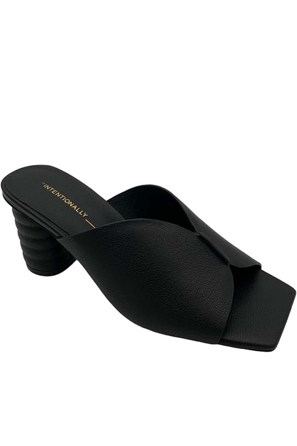 НАМЕРЕННО ГЛУХИЕ кожаные шлепанцы на каблуке Kamika черного цвета