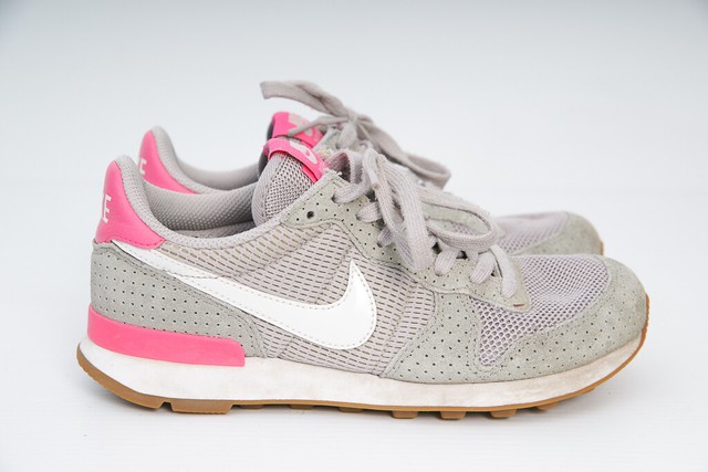 nike womens internationalist