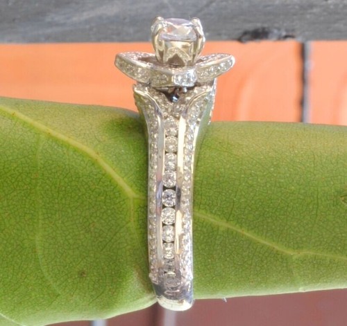 Anello di fidanzamento con diamanti creati in laboratorio set canali rotondi 1,52 ct oro bianco 14 carati - Foto 7 di 8