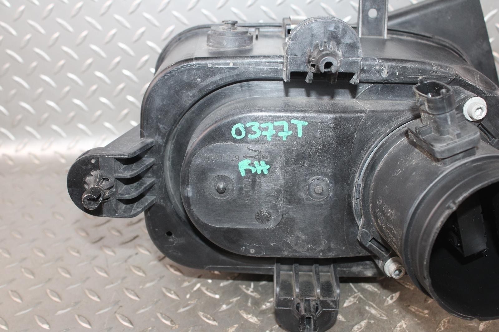 Maserati Ghibli 2014-2019 Right Air box top