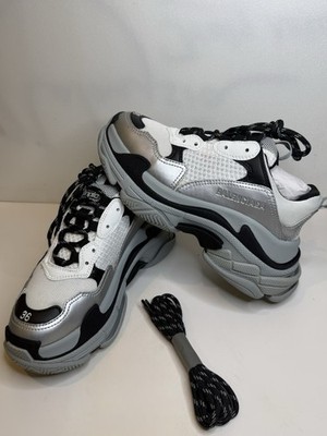 Balenciaga Triple S Sneaker Gray/Black/White Low Top Lace-Up 524039W2FS5