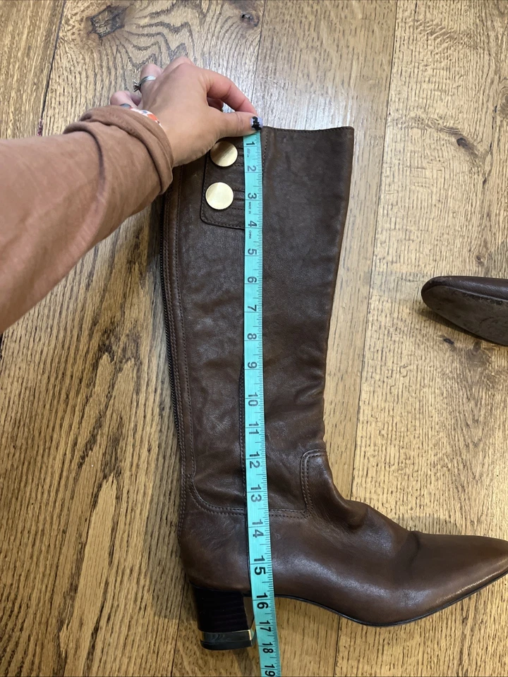 Botas altas Tory Burch de cuero marrón con detalles dorados, para mujer talla 7,5 M Foto 4 de 4