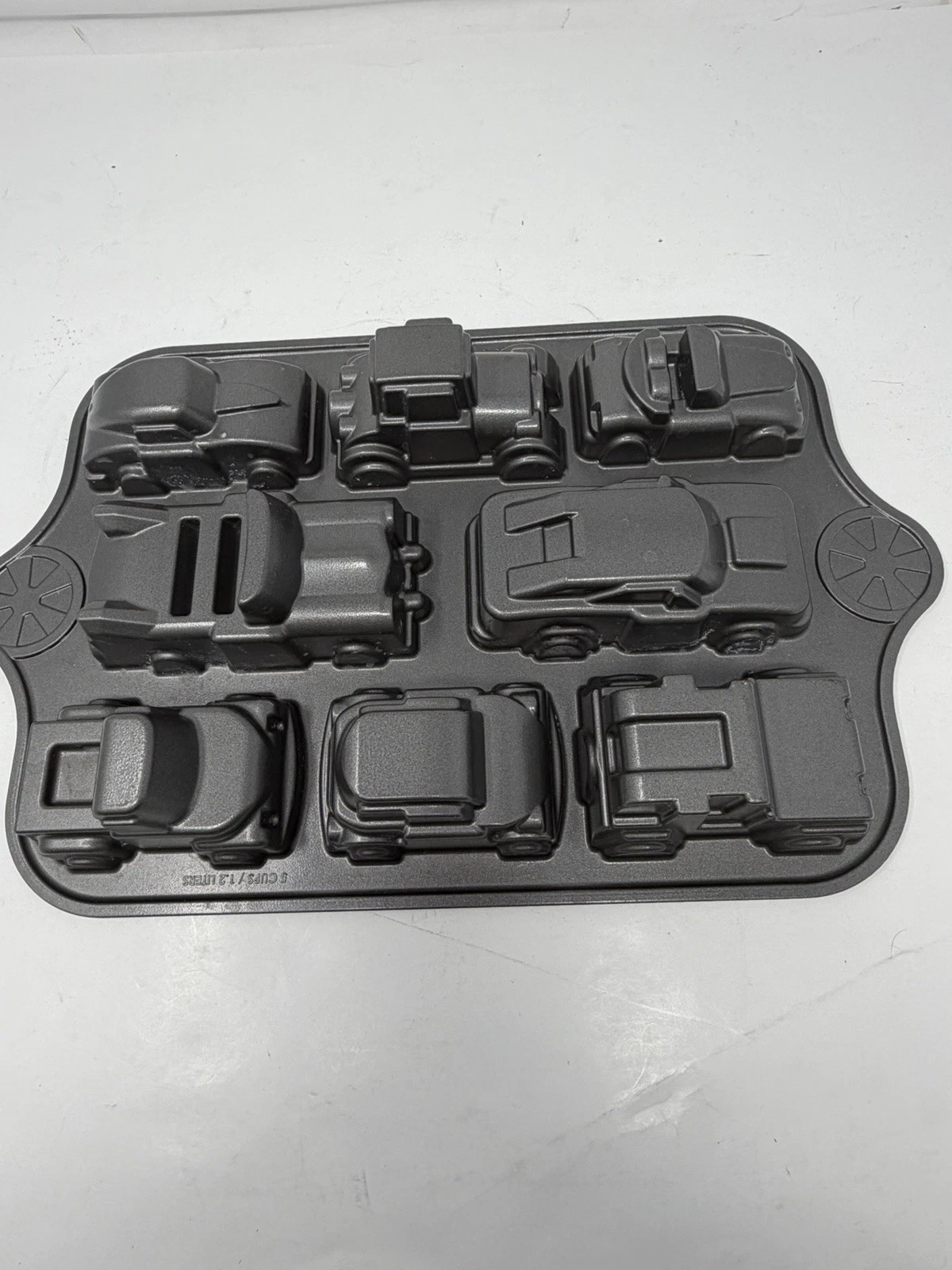 Nordic Ware Roadster Car Cakelet Pan Cast Aluminum 5 Cup 8 Cavity USA Non-Stick