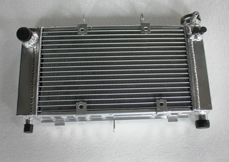 Radiador de aluminio + manguera de silicona compatible con Yamaha FZ6 FZ-6 FZ600 FZS6 2004-2006 Foto 4 de 4