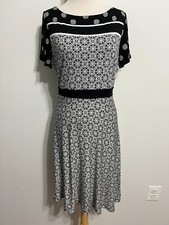 Ann Taylor LOFT Bateau Neck Swing Dress Black & White Quatrefoil Floral Size 4