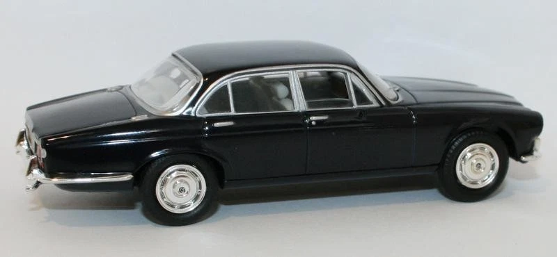 Vanguards 1/43 Scale Diecast VA08800 - Daimler Sovereign - Jaguar Dark Blue - Image 2 of 2
