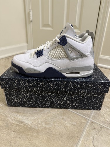 Jordan 4 Retro Midnight Navy - Size 9.5