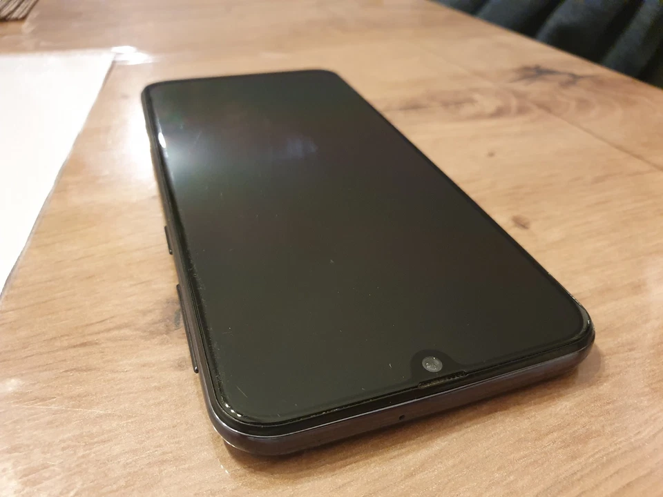 Samsung Galaxy A40 - 64GB - Blu (Senza operatore) (Dual SIM) - Immagine 3 di 4