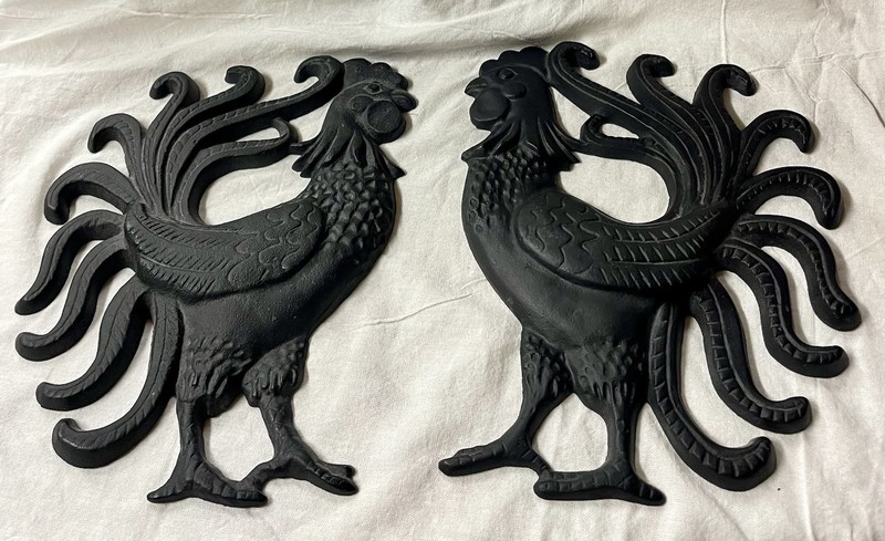 Vintage Cast Iron Black Rooster Wall Hangers Set Of 2 Excellent Condition