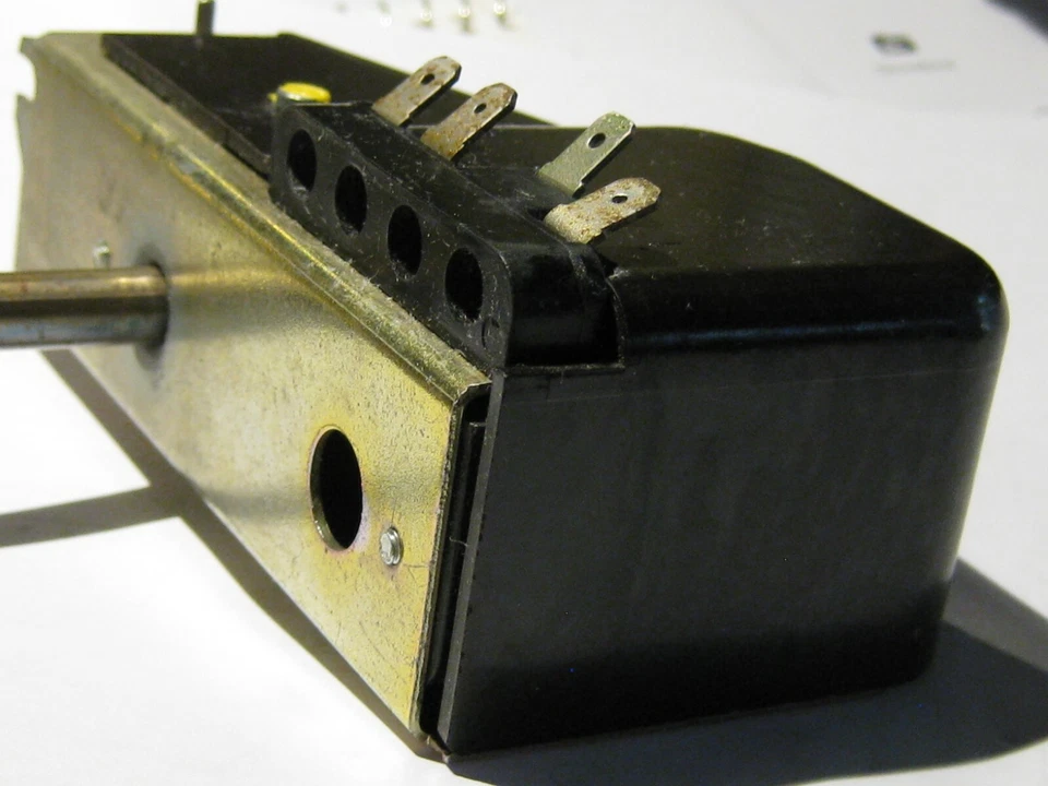 Regulador de control de carga de calentador de almacenamiento AEG (Telefunken) Foto 2 de 4