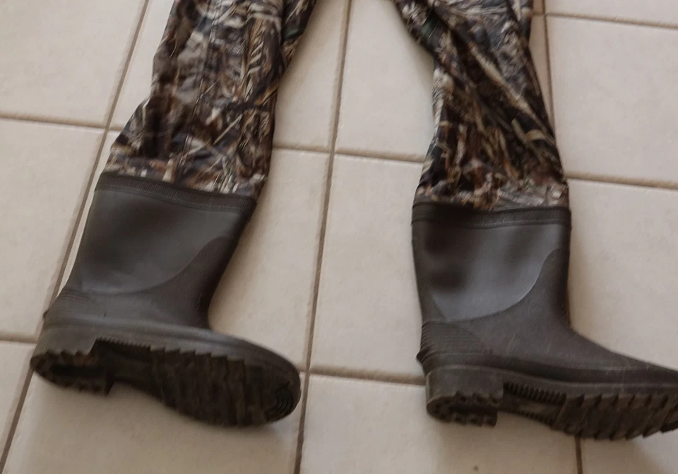 Game Winner camouflage realtree PVC backing Boot-foot Wader,Men's size 9 - Image 2 of 3
