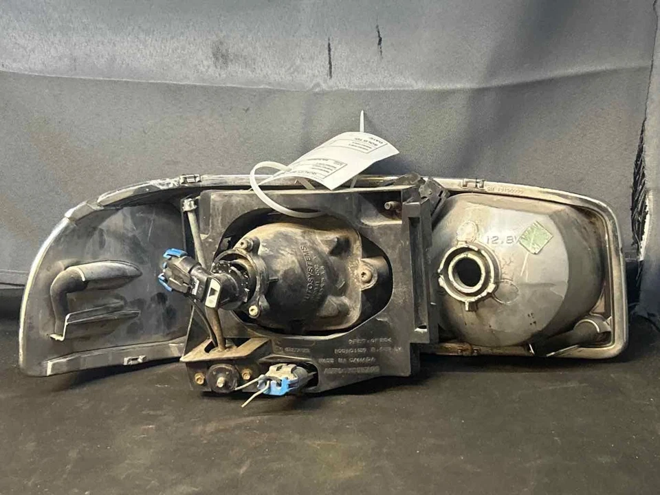 Fits 2001-06 GMC YUKON XL 1500 Left Headlamp OEM:15218077 Foto 2 de 4