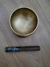 Petit bol tibétain,  coussin et bâton