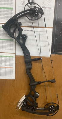 Bowtech Carbon One Compound Bow RH 70lb Black J07671