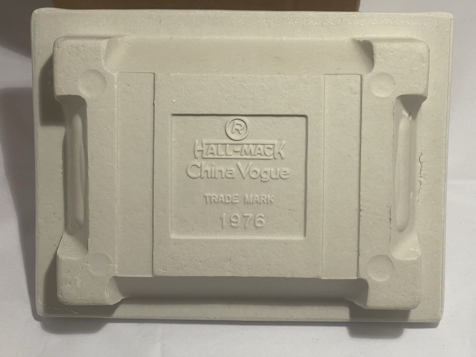 New 1976 Model Hall-Mack (USA) Ceramic In Wall Mounted Toilet Paper Holder