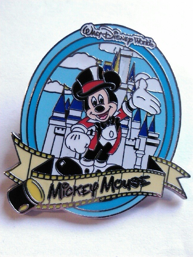 DISNEY PIN / MICKEY MOUSE IN FRONT OF CASTLE / WDW SPOTLIGHT #1 OF #5 / LE 1000
