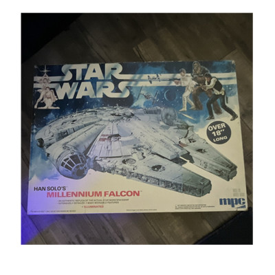 MPC Star Wars Millennium Falcon Unassembled Kit Illuminated Detailed 1-1925