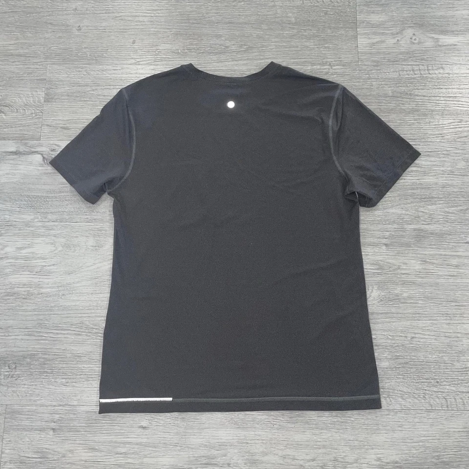 Lululemon R.A.D. Camisa de bolsillo para hombre grande? Reflectante de entrenamiento negro jaspeado Foto 2 de 4