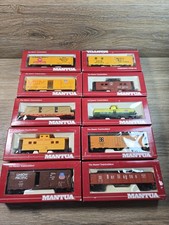 ASSORTED LOT OF 10 MANTUA HO SCALE TRAIN CARS. Union Pacific, Santa Fe, Great No