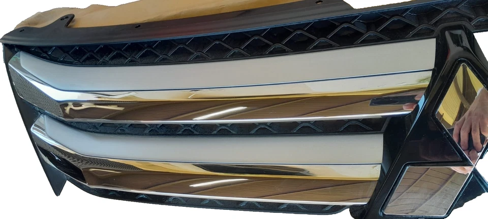 Оригинальная передняя решетка для Mitsubishi Eclipse Cross 2018–2020 годов от оригинального производителя 7450B505 - Изображение 2 из 4