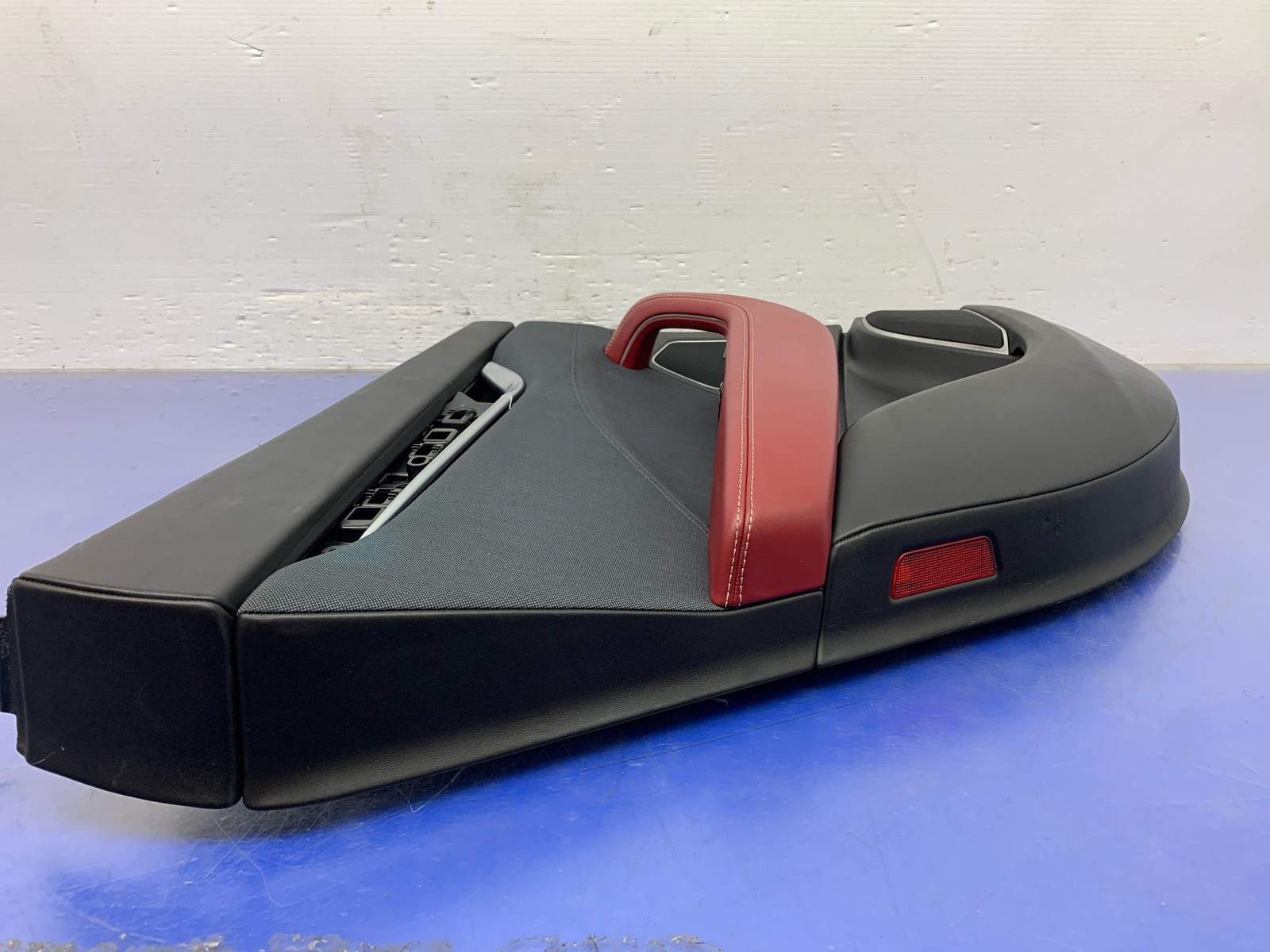 2017 - 2020 MASERATI LEVANTE OEM LEFT REAR INNER DOOR TRIM PANEL