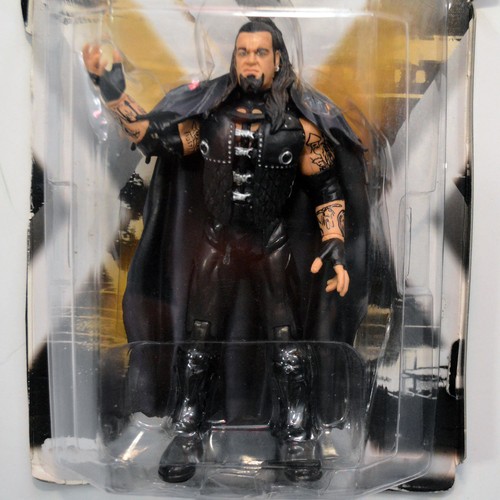 WWE JAKKS CLASSIC SUPERSTARS UNDERTAKER Ministry Undertaker Attitude Era CAJA DMG - Imagen 2 de 4