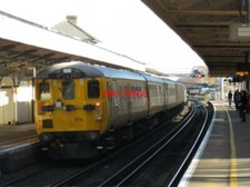 PHOTO  DBSO 9714 WOR PASSES BASINGSTOKE KING 3Z09 EASTLEIGH WORKS TO HITHER GREE