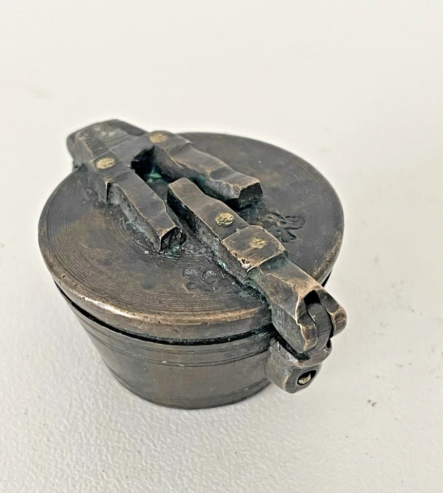 Anciens poids à godets ou CHARLEMAGNE bronze XIXème poinconnés 107grs . - Photo 2/4